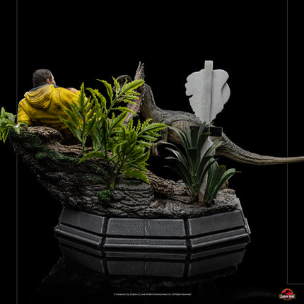 Jurassic Park - Dennis Nedry meets the Dilophosaurus 1/10 Scale Figure