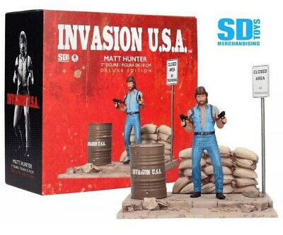 Invasion U.S.A. PVC Diorama & Statue Deluxe Set Matt Hunter 18 cm Figure