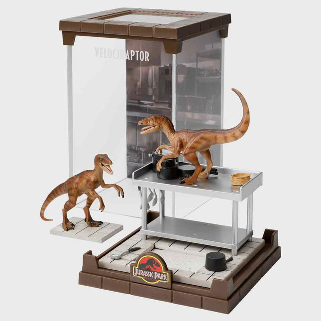 The Noble Collection - Jurassic Park Creature: Velociraptor Figure