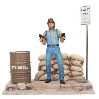 Invasion U.S.A. PVC Diorama & Statue Deluxe Set Matt Hunter 18 cm Figure